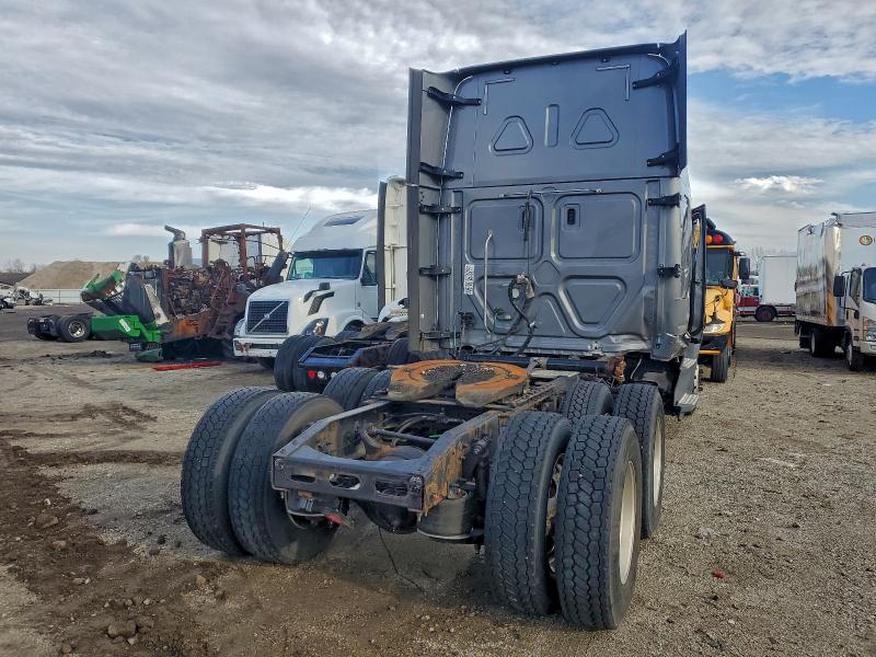 2018 FREIGHTLINER CASCADIA 1 #3305312305