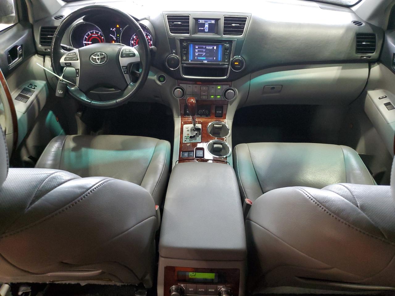 TOYOTA HIGHLANDER LIMITED