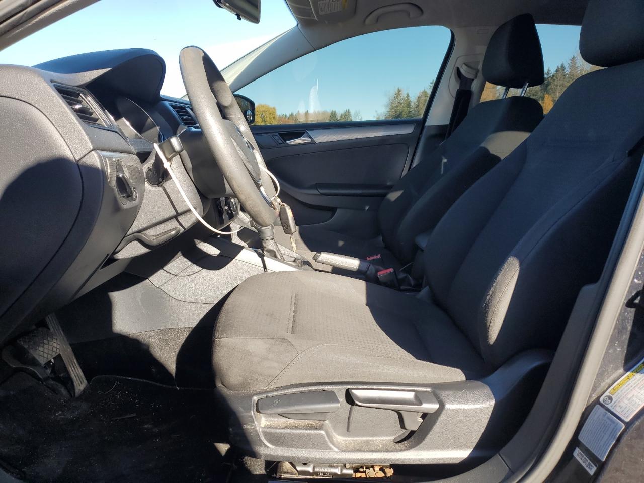 VOLKSWAGEN JETTA BASE