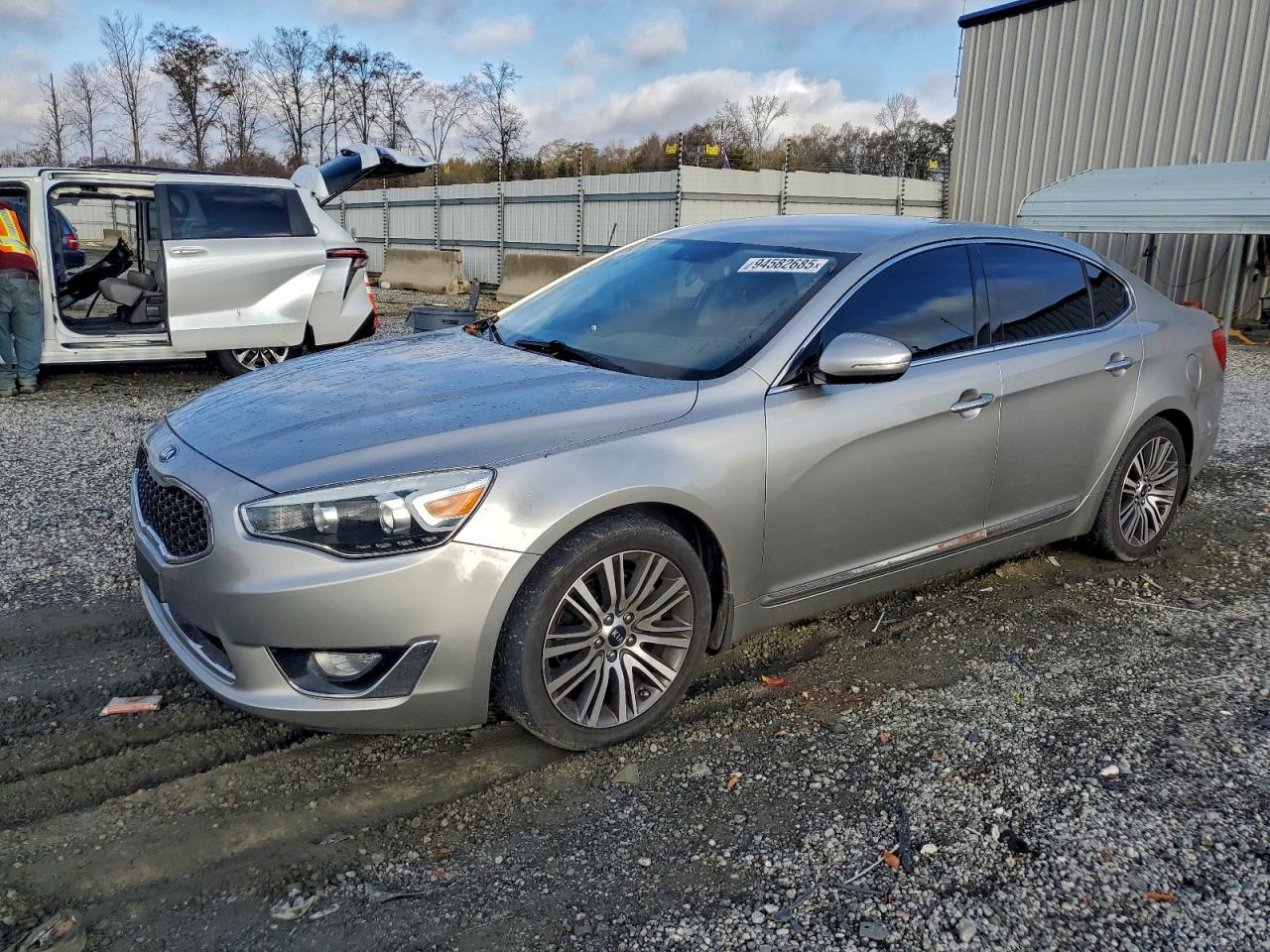 KIA CADENZA PREMIUM