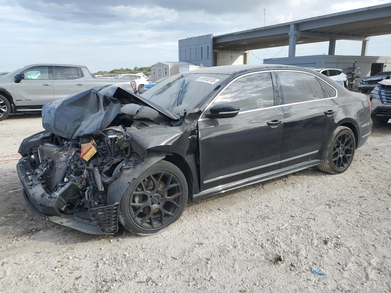 VOLKSWAGEN PASSAT R-LINE