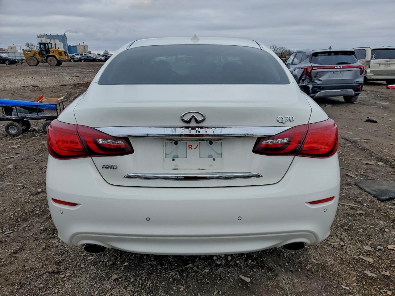 INFINITI Q70 3.7