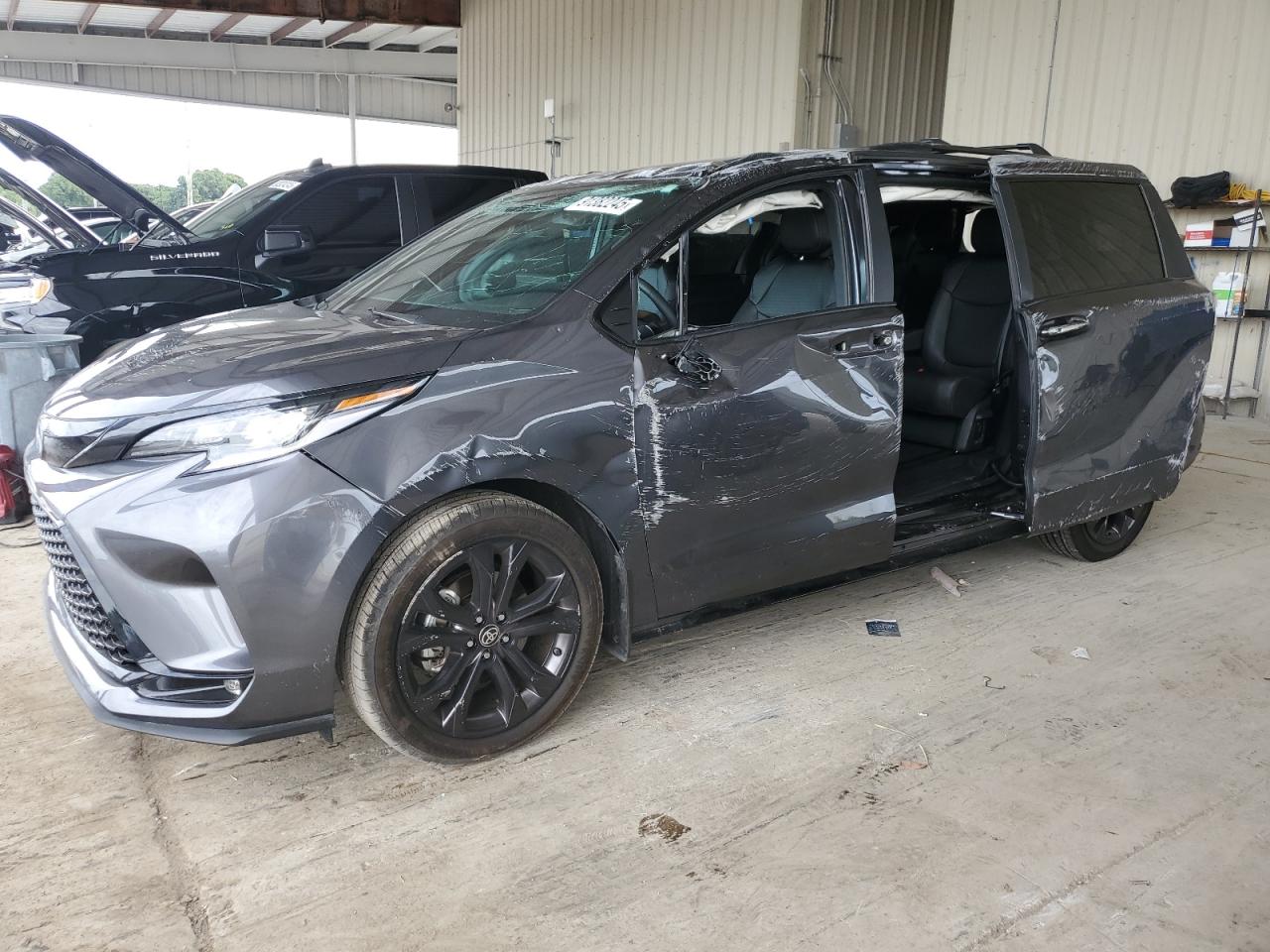 Lot #3302878906 2025 TOYOTA SIENNA XSE