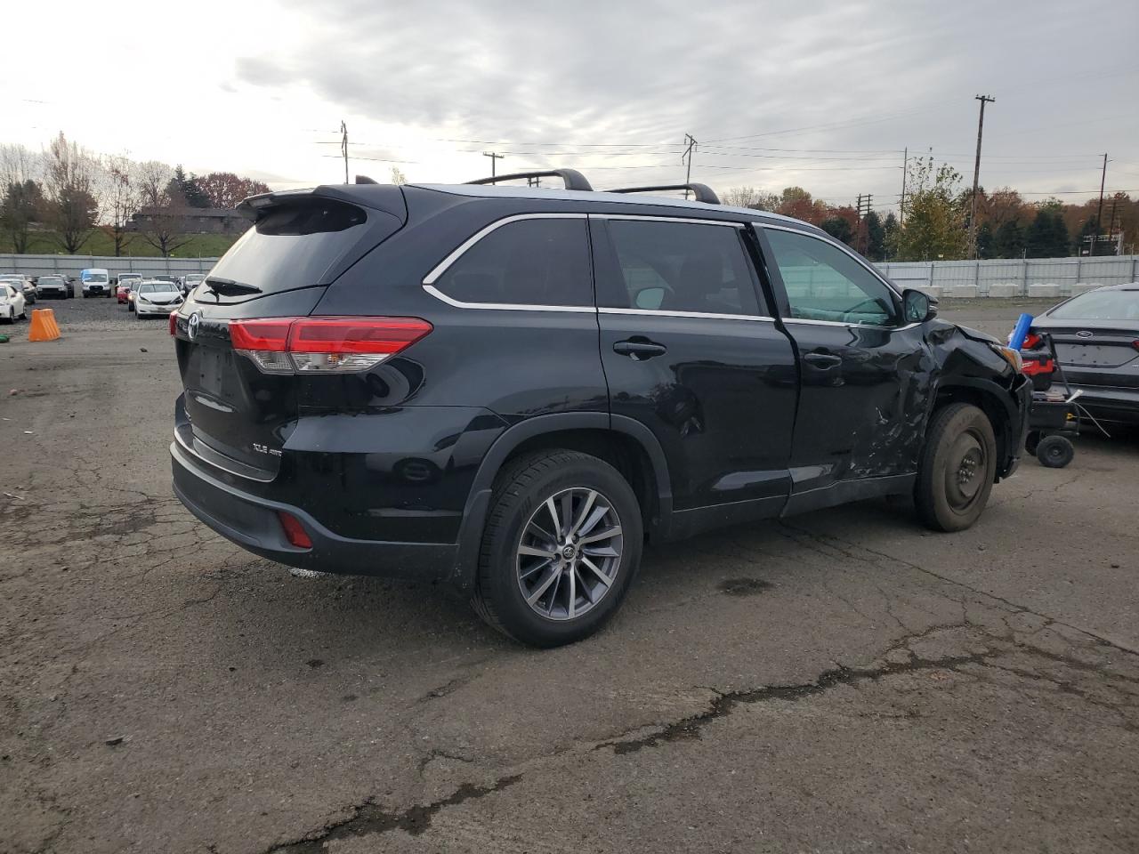 Lot #3302779900 2019 TOYOTA HIGHLANDER