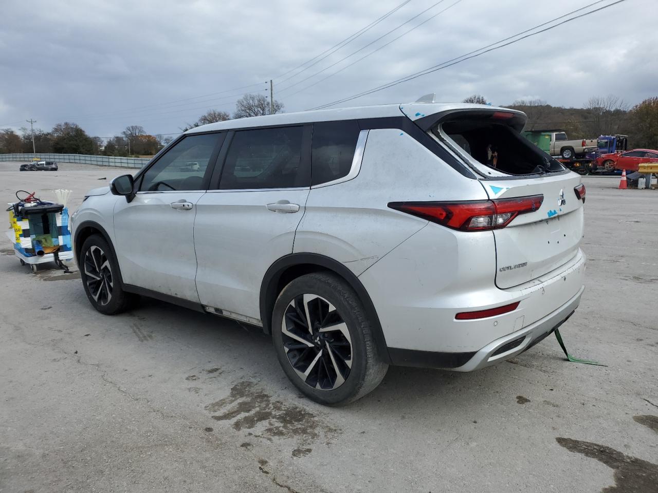 MITSUBISHI OUTLANDER SE