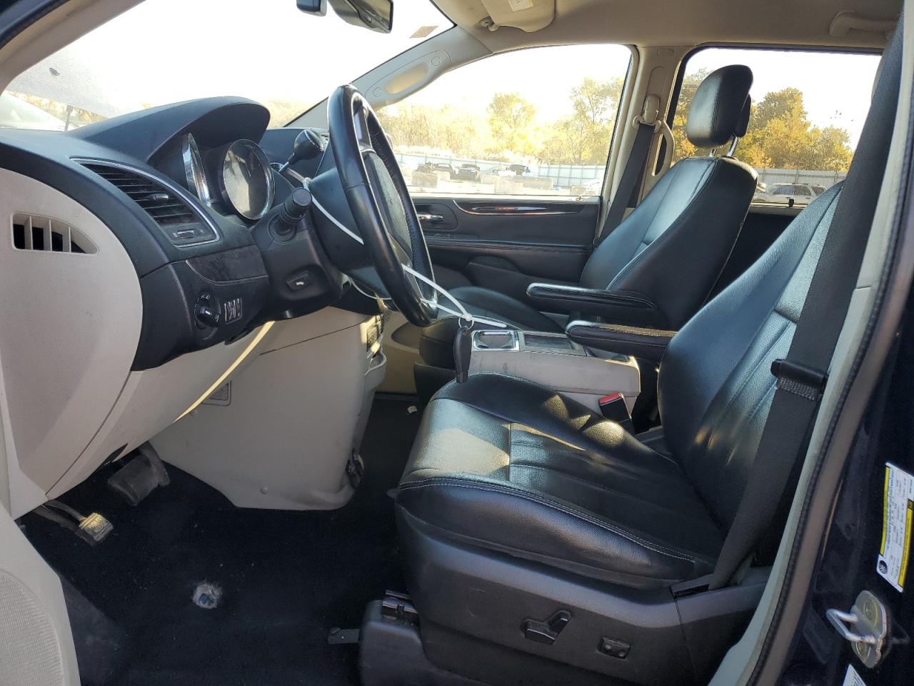 CHRYSLER TOWN & COUNTRY TOURING L