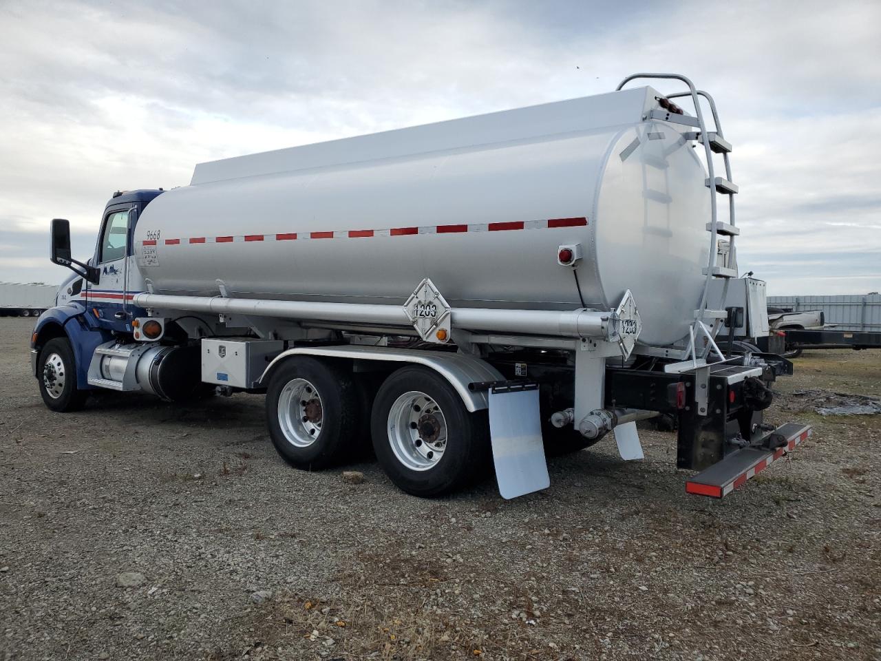 Lot #3286700281 2017 PETERBILT 579