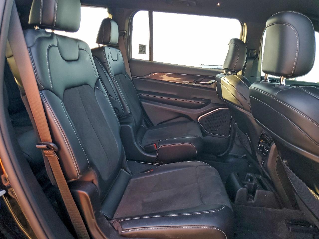 JEEP GRAND CHEROKEE L LAREDO