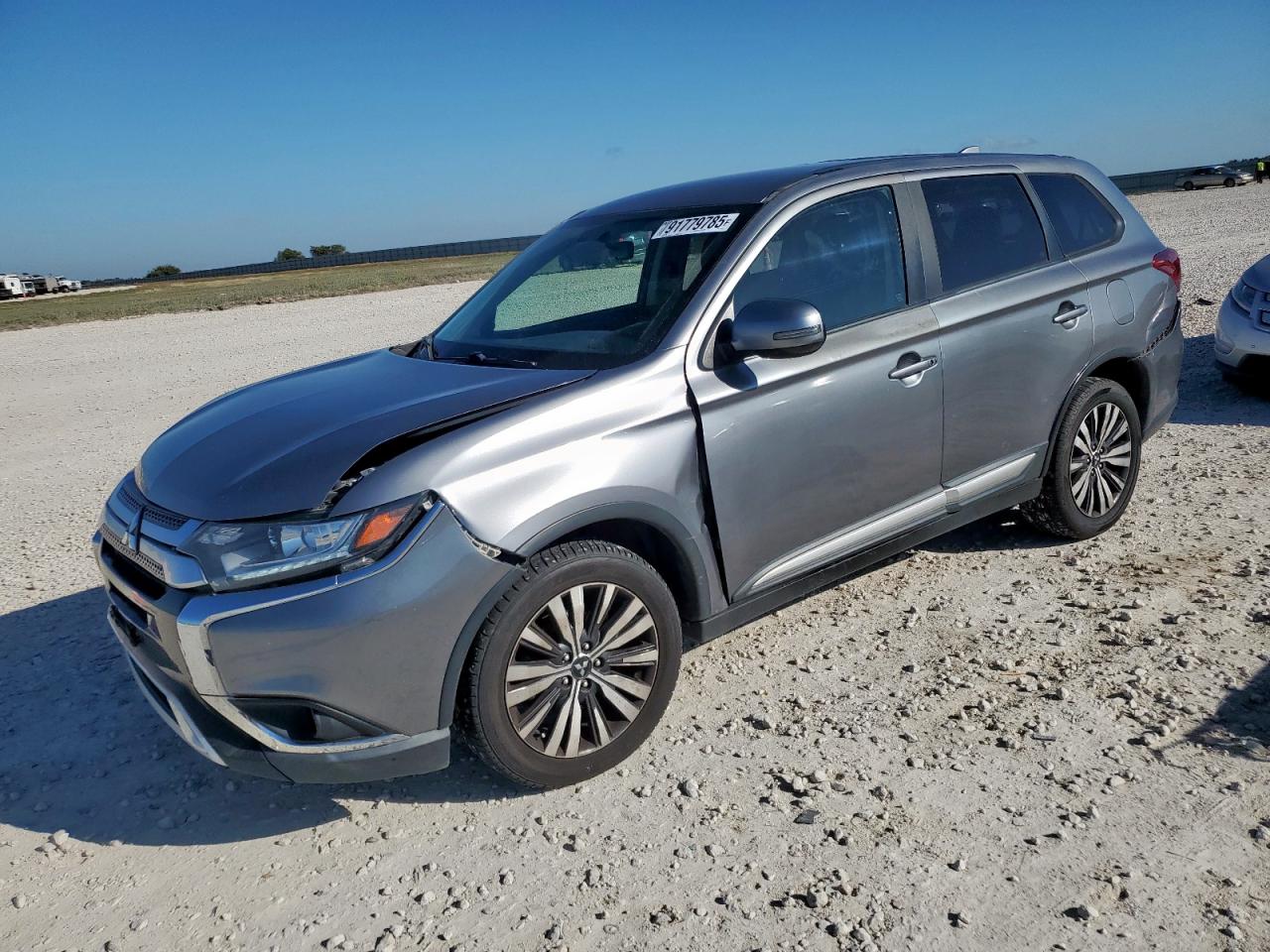 MITSUBISHI OUTLANDER SE