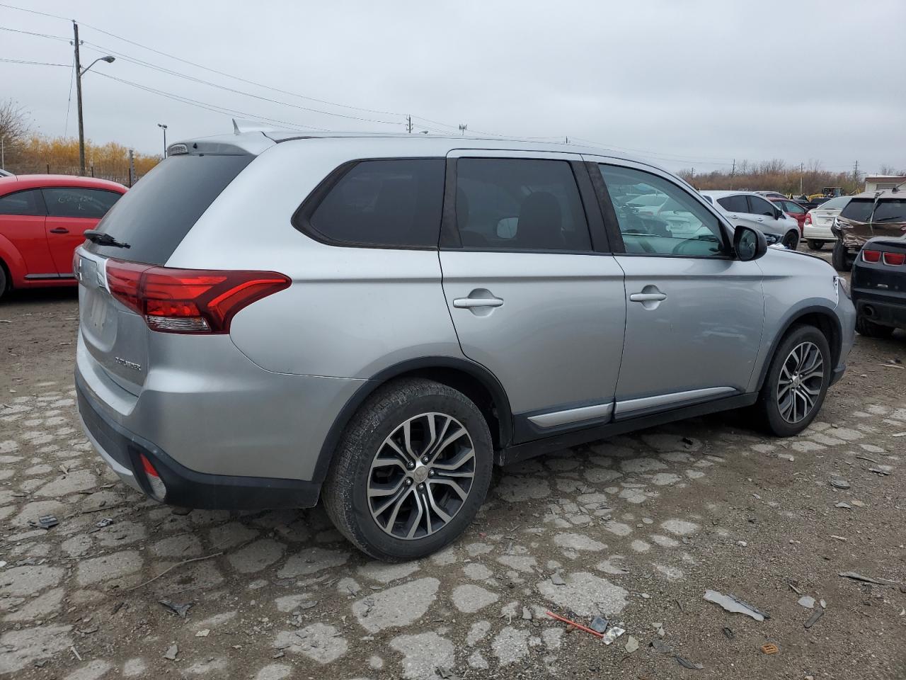 MITSUBISHI OUTLANDER SE
