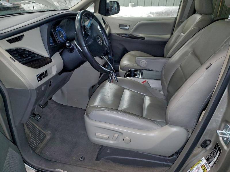 2016 TOYOTA SIENNA XLE #3301986492