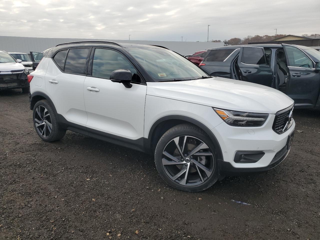 VOLVO XC40 T5 R-DESIGN