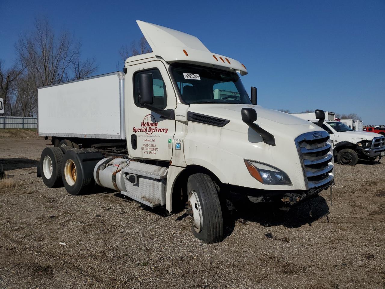 Lot #3297961812 2019 FREIGHTLINER CASCADIA 1
