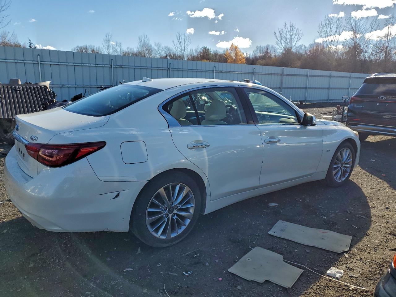 INFINITI Q50 LUXE