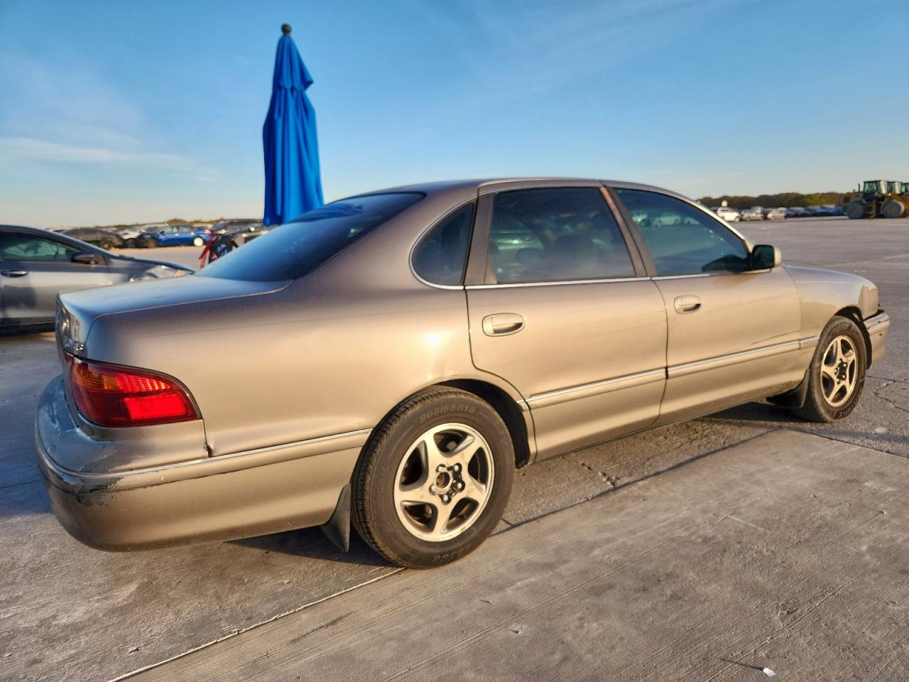 Lot #3284895934 1998 TOYOTA AVALON XL