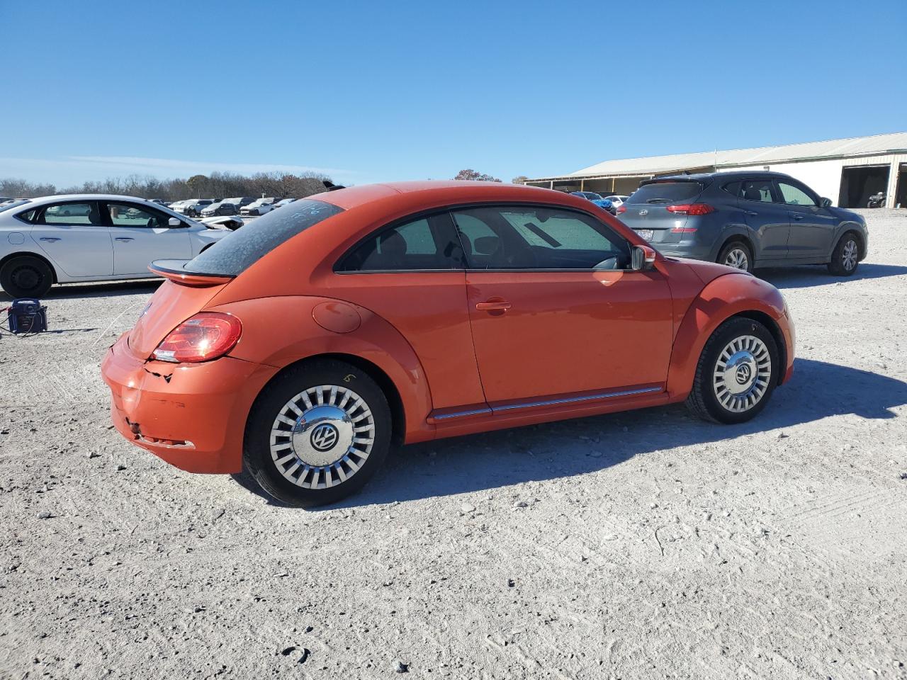 VOLKSWAGEN BEETLE SE