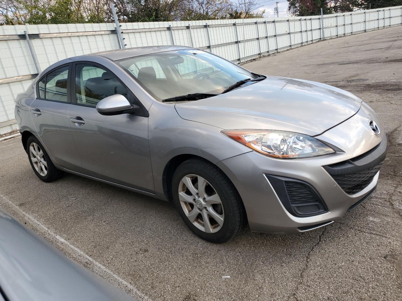 MAZDA 3 I