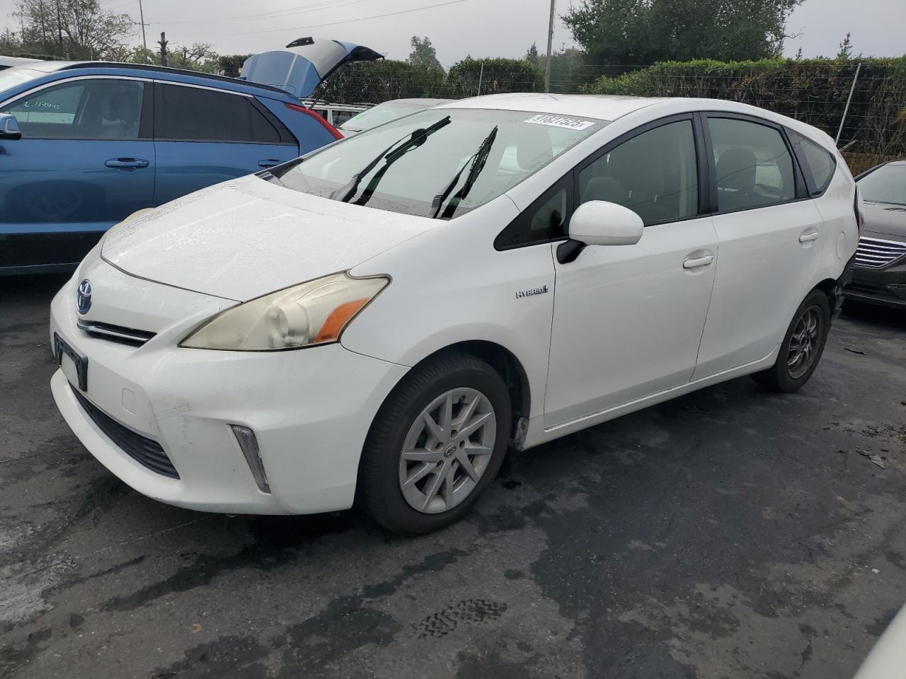 TOYOTA PRIUS V