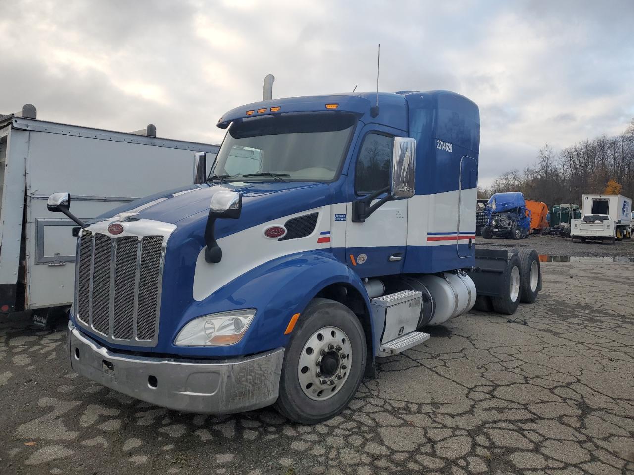 Lot #3283942847 2018 PETERBILT 579