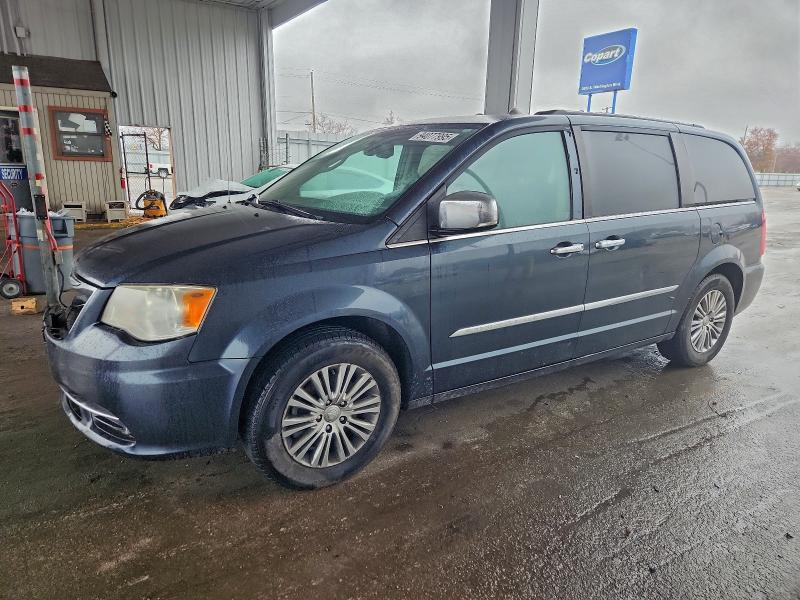 2014 CHRYSLER TOWN & COU #3303846522