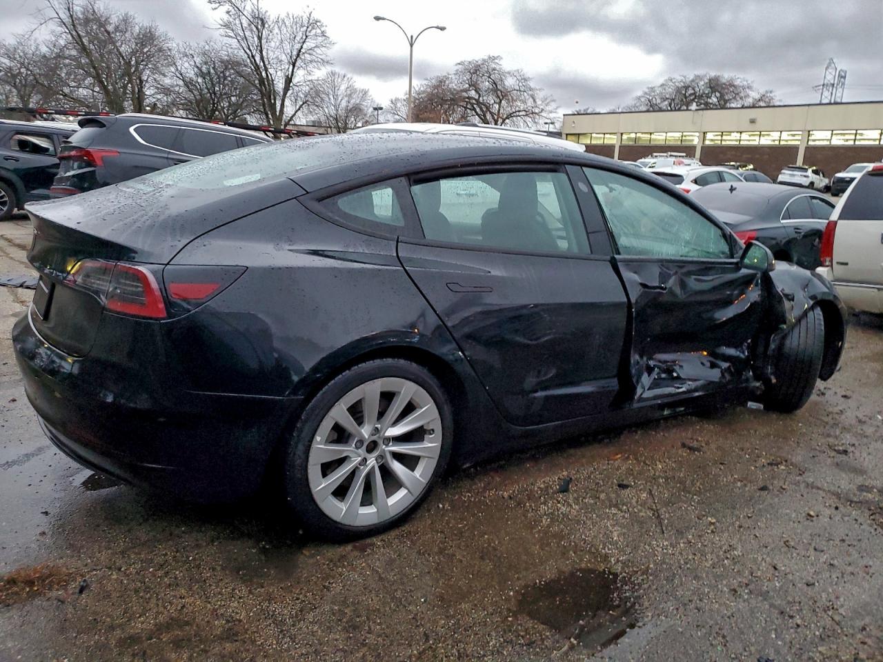 TESLA MODEL 3