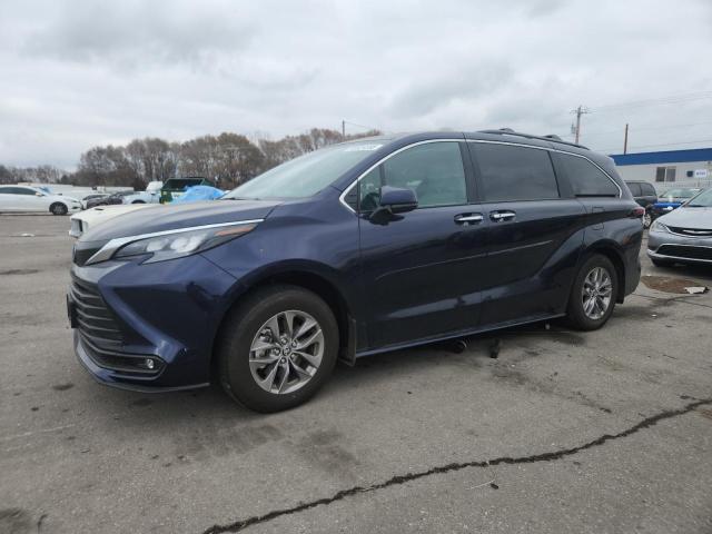 TOYOTA SIENNA XLE