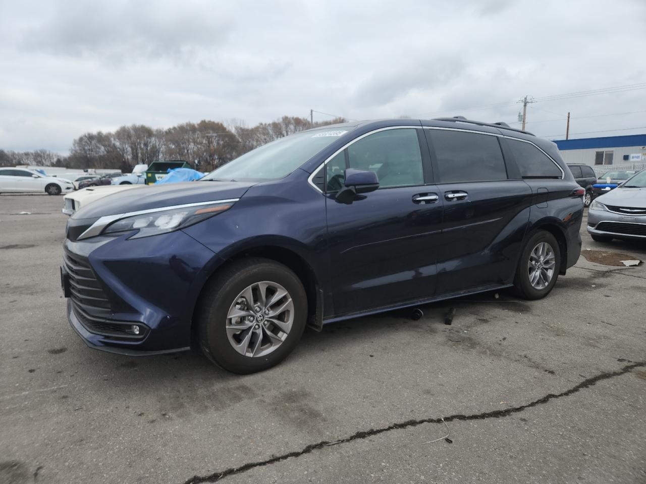 TOYOTA SIENNA XLE