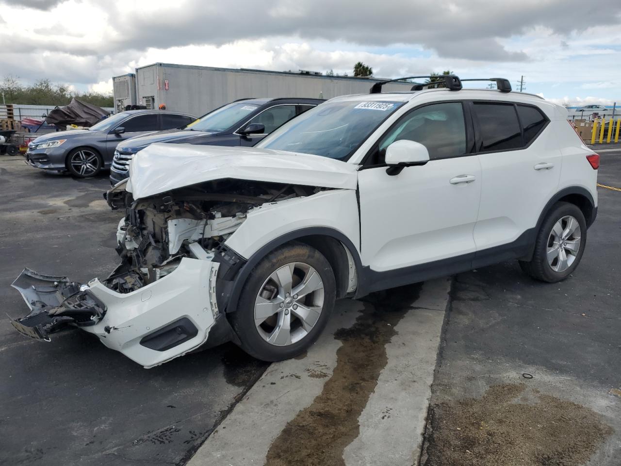 VOLVO XC40 T4 MOMENTUM
