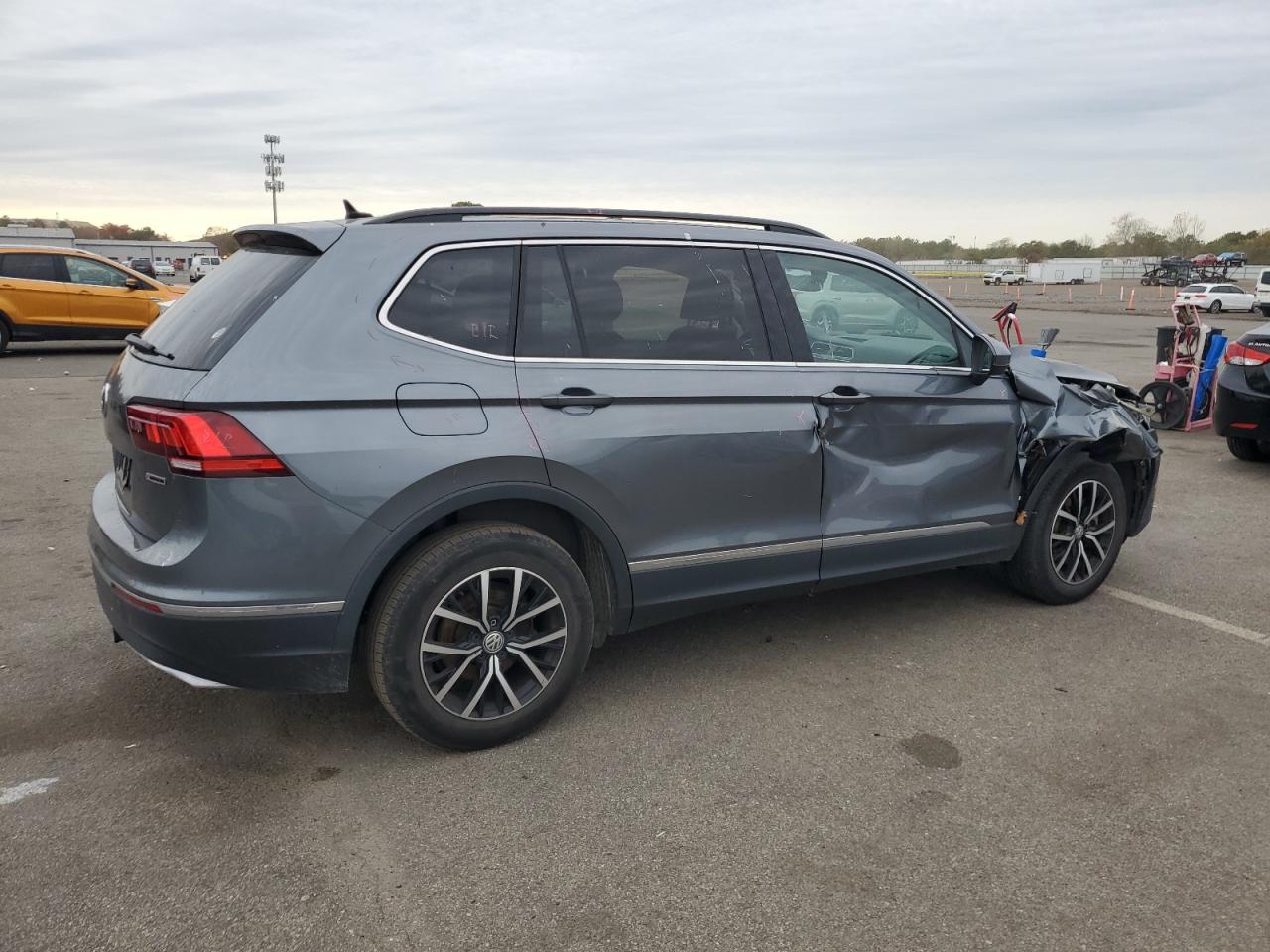 VOLKSWAGEN TIGUAN SE