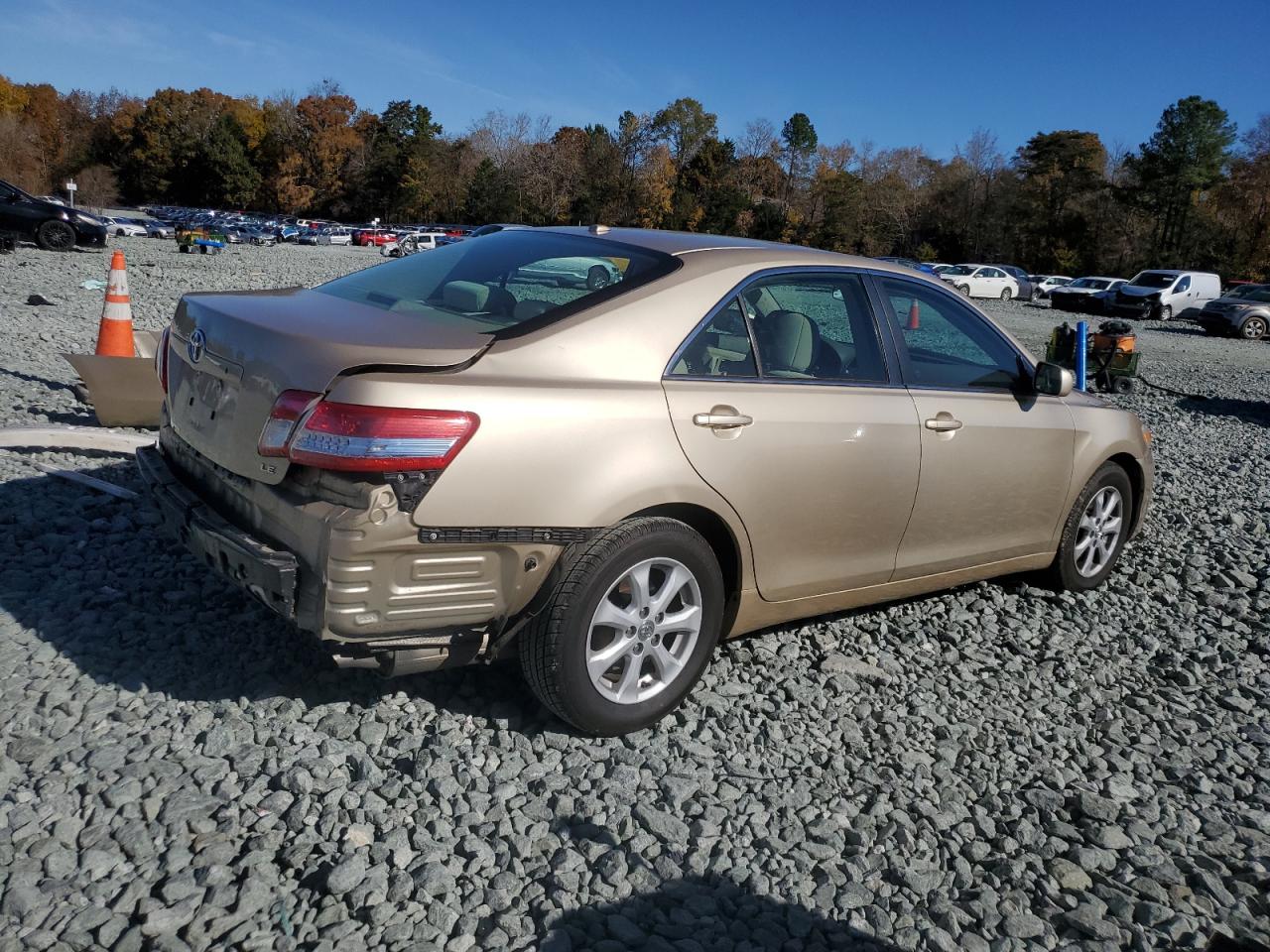 TOYOTA CAMRY BASE