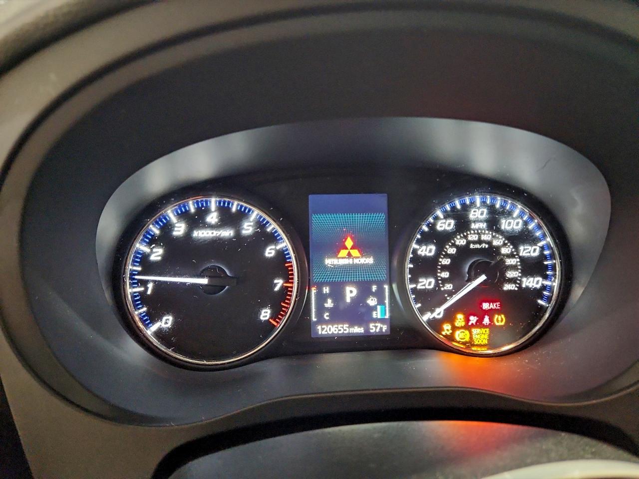 MITSUBISHI OUTLANDER SE