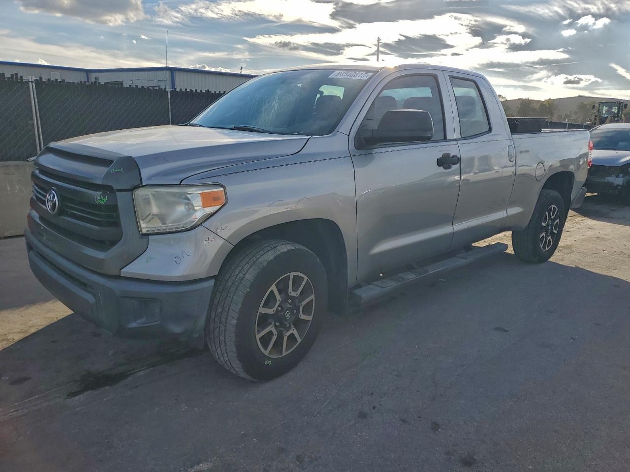 TOYOTA TUNDRA DOUBLE CAB SR