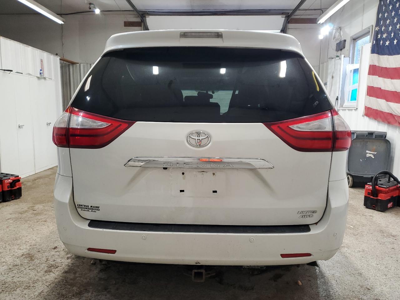 TOYOTA SIENNA XLE