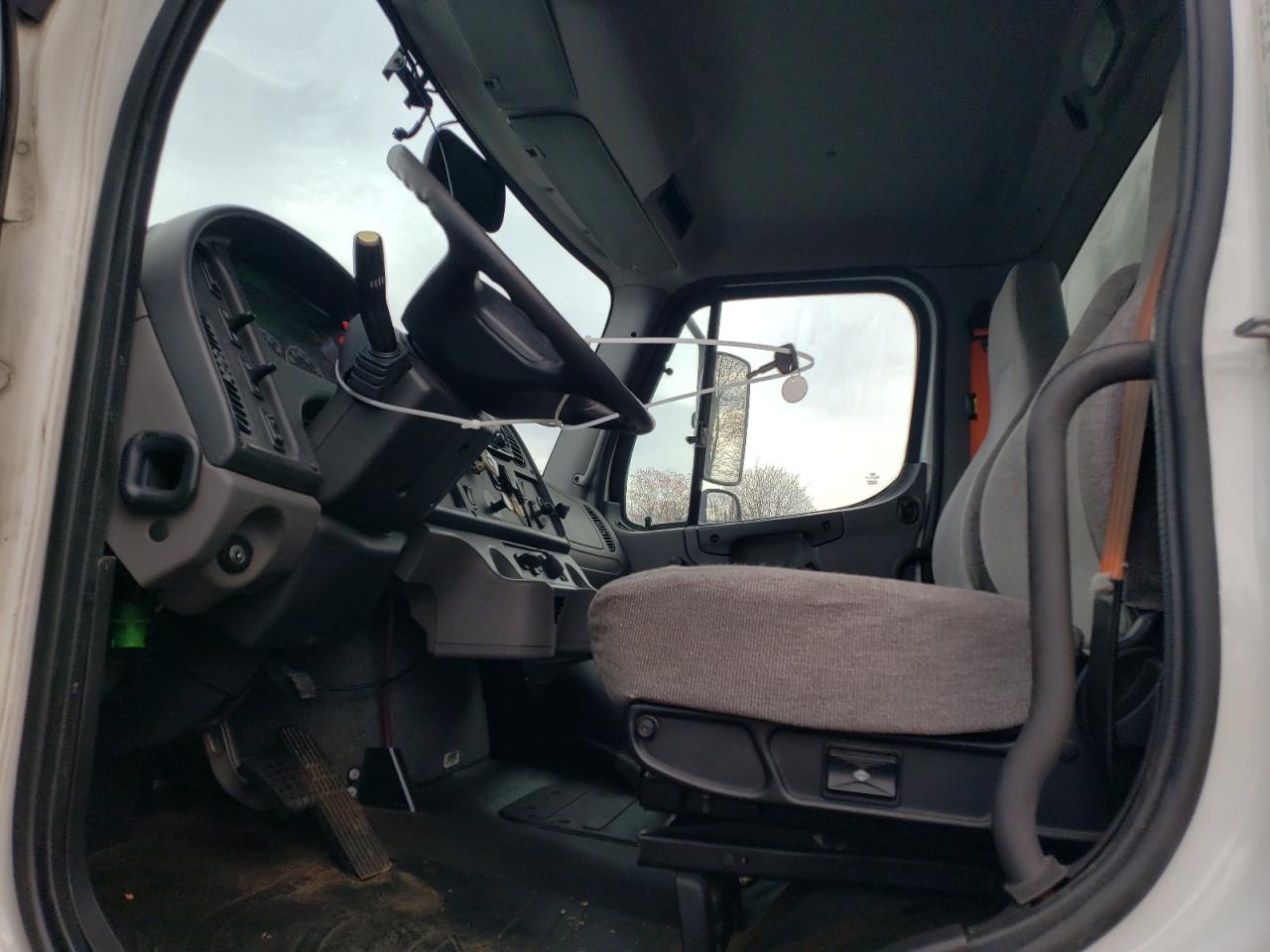 Lot #3293282440 2018 FREIGHTLINER M2