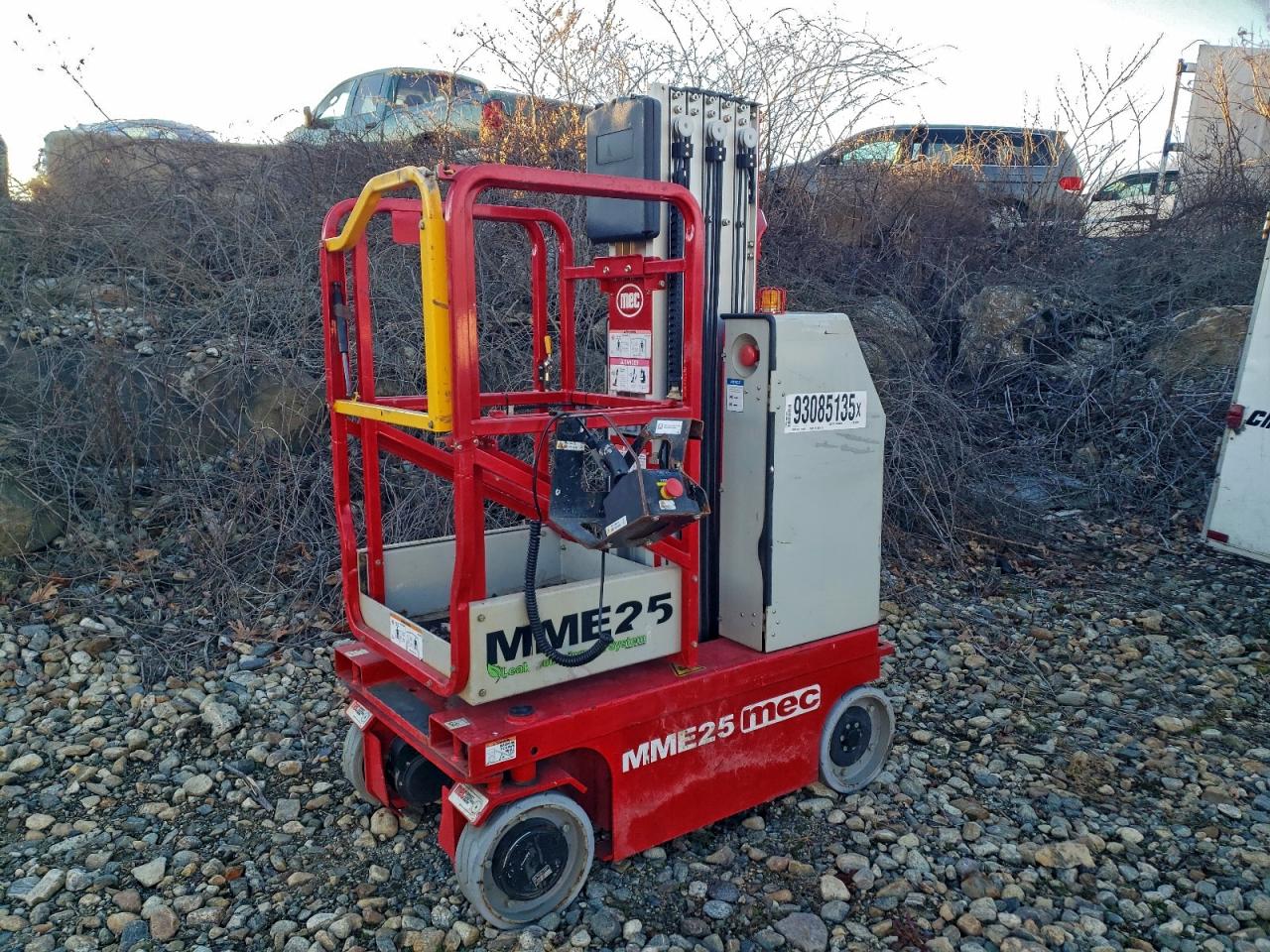 Lot #3297956809 2022 MEC SCISR LIFT