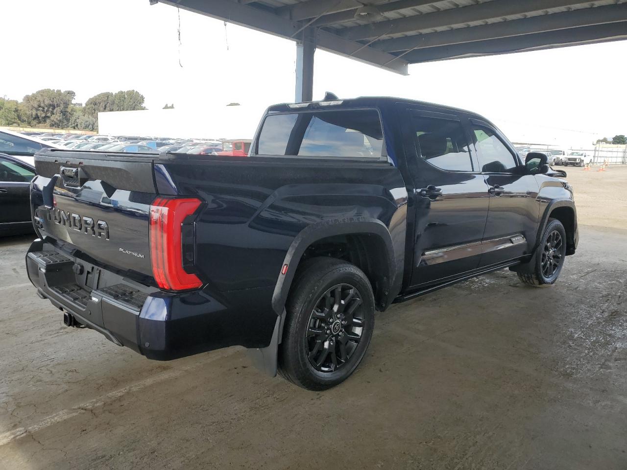 TOYOTA TUNDRA CREWMAX PLATINUM