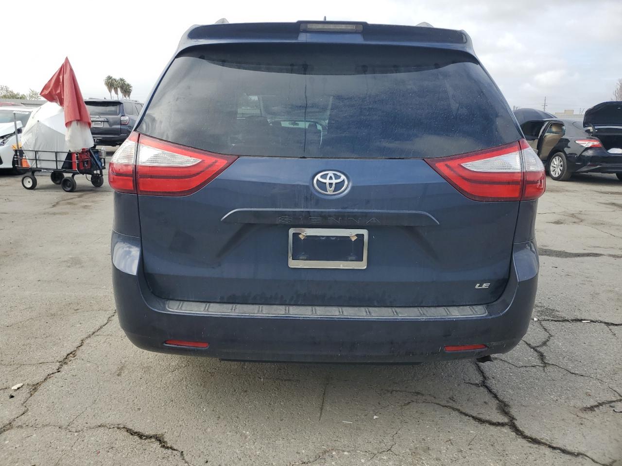 Lot #3309487646 2018 TOYOTA SIENNA LE