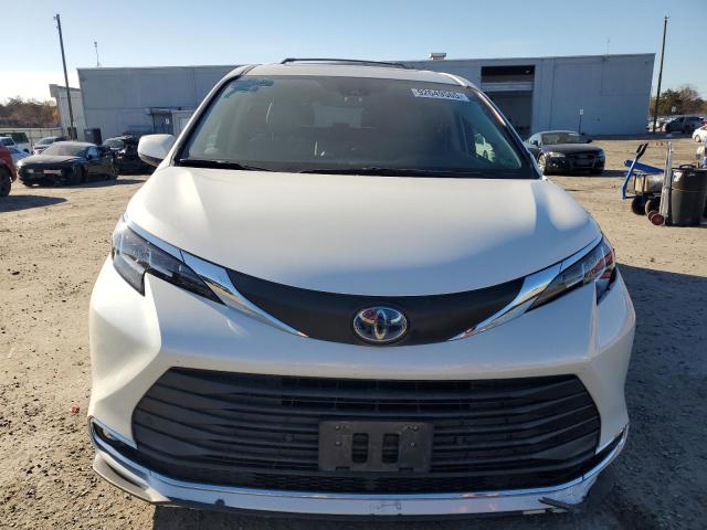2021 TOYOTA SIENNA XLE #3296340506