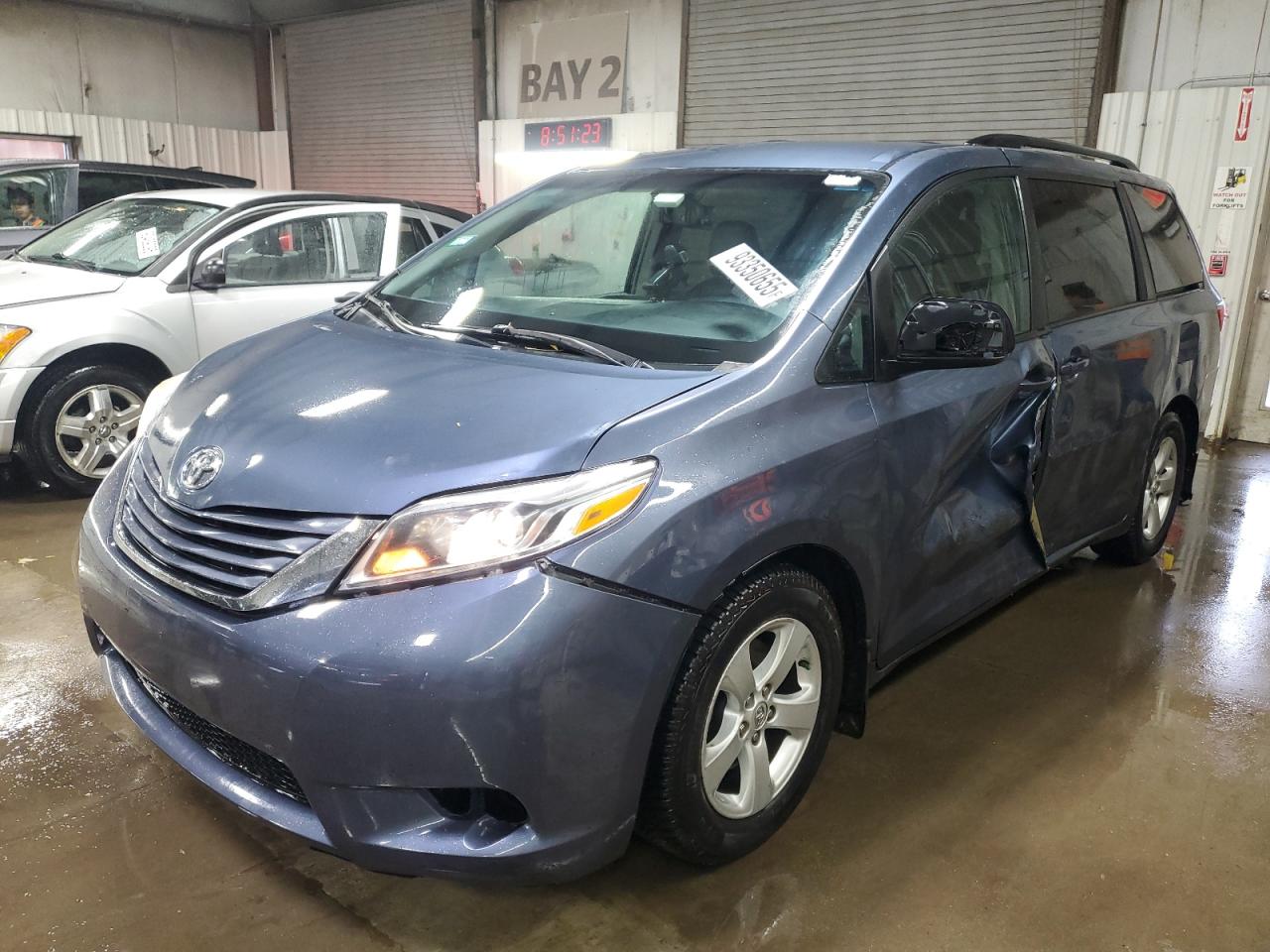 Lot #3302803927 2015 TOYOTA SIENNA LE