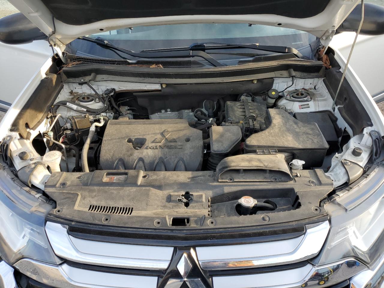 MITSUBISHI OUTLANDER ES