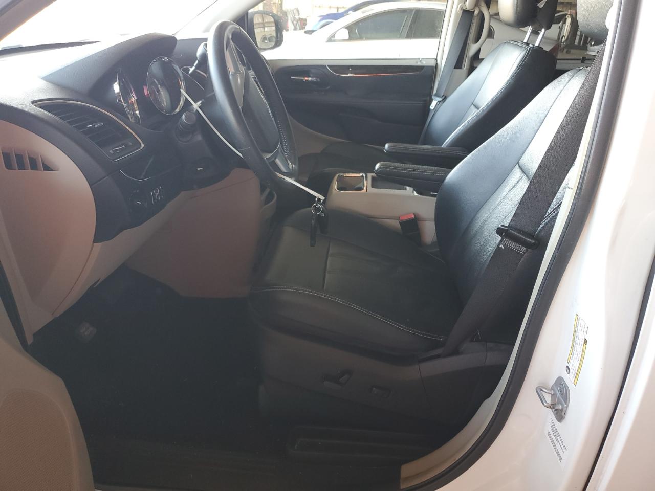 CHRYSLER TOWN & COUNTRY TOURING L