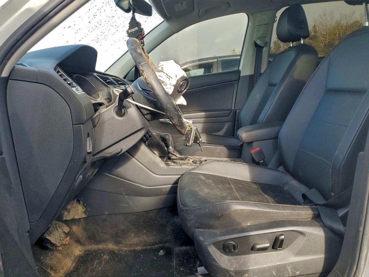 VOLKSWAGEN TIGUAN SE