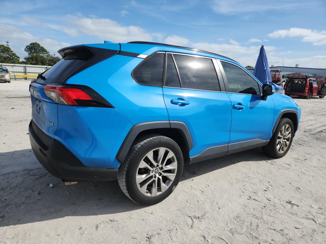 TOYOTA RAV4 XLE PREMIUM