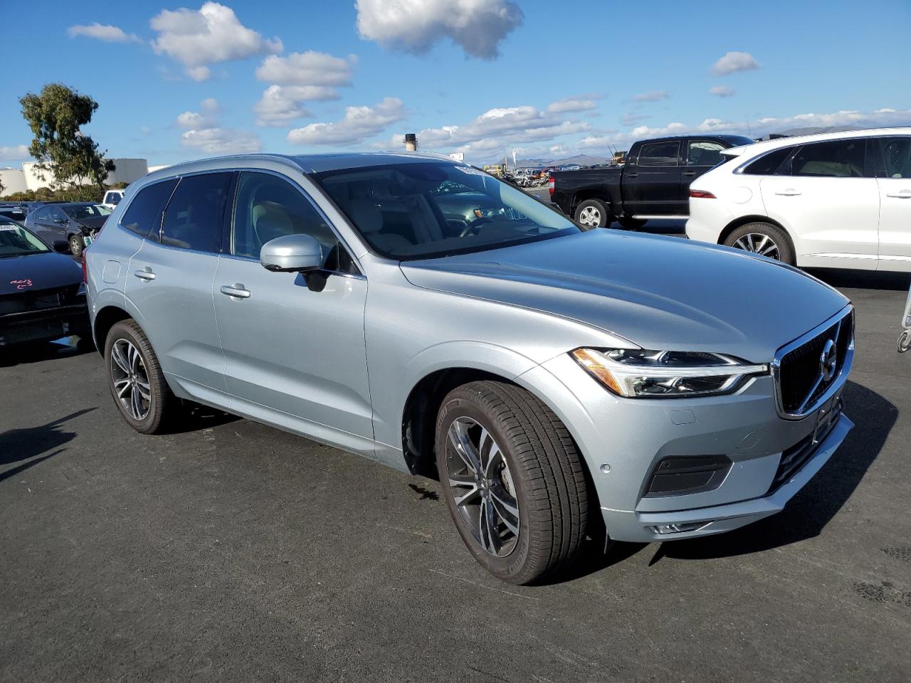 VOLVO XC60 T5 MOMENTUM