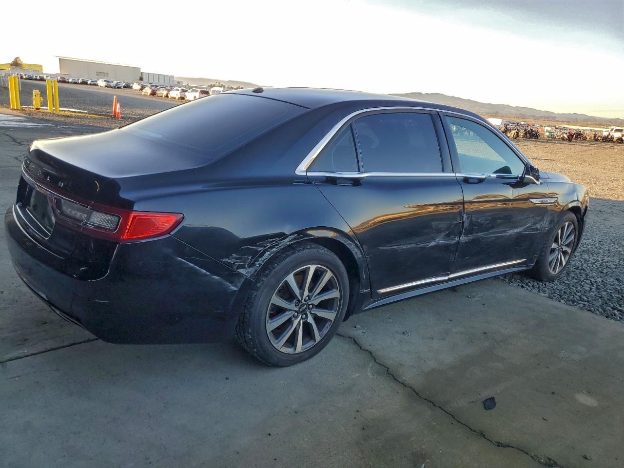 Lot #3302746045 2017 LINCOLN CONTINENTA