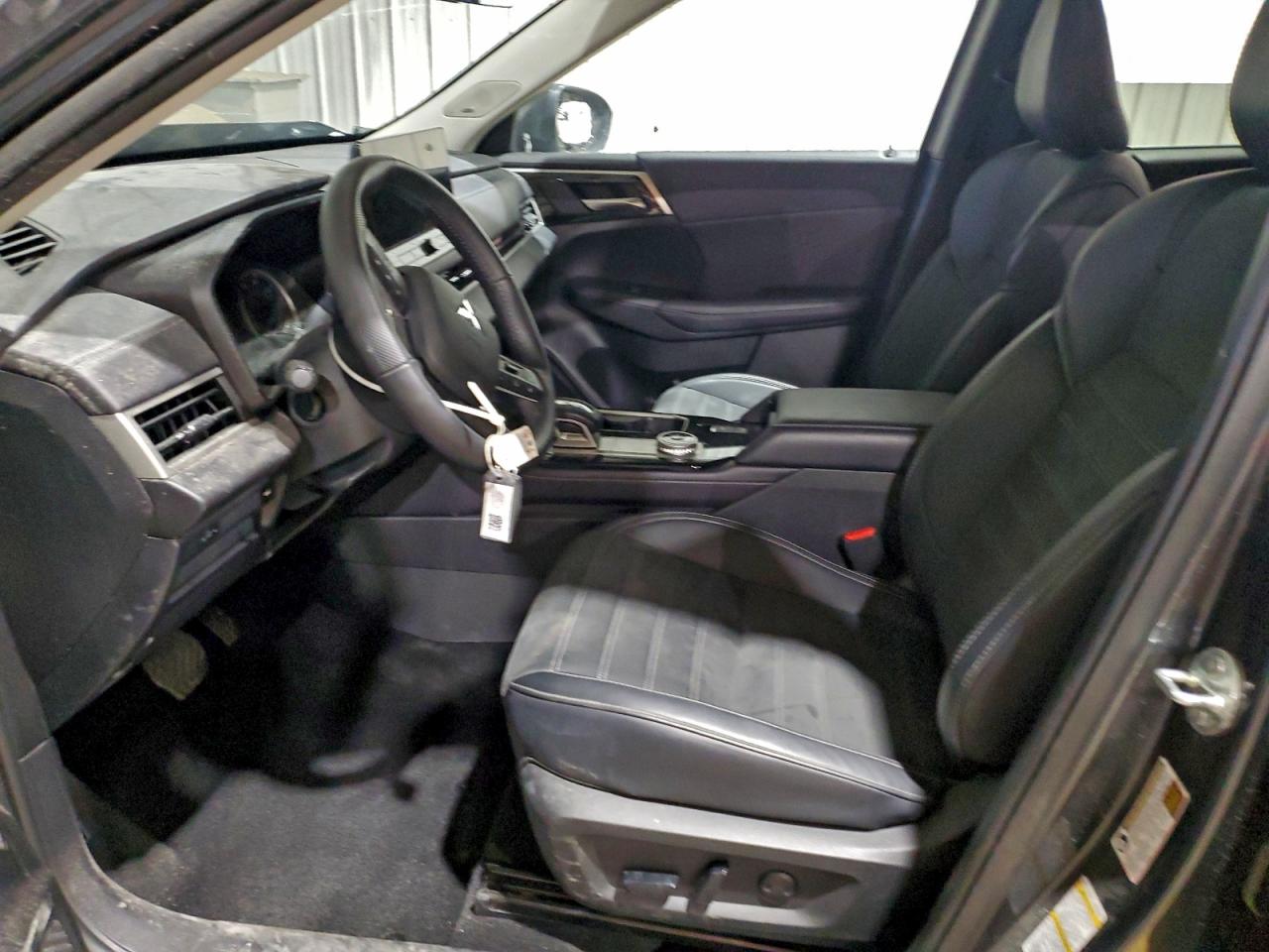 MITSUBISHI OUTLANDER SE