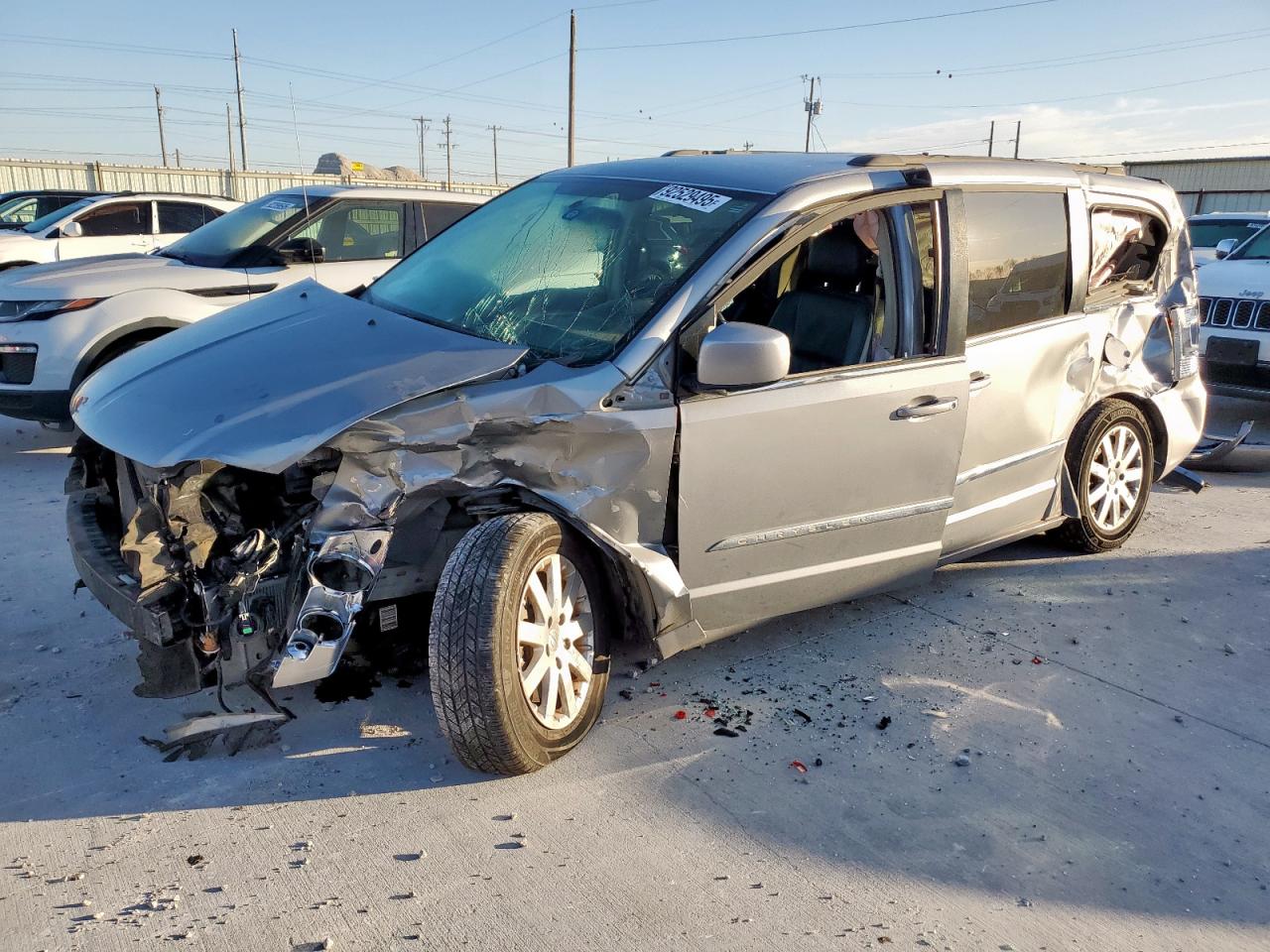 Lot #3305681780 2014 CHRYSLER TOWN & COU