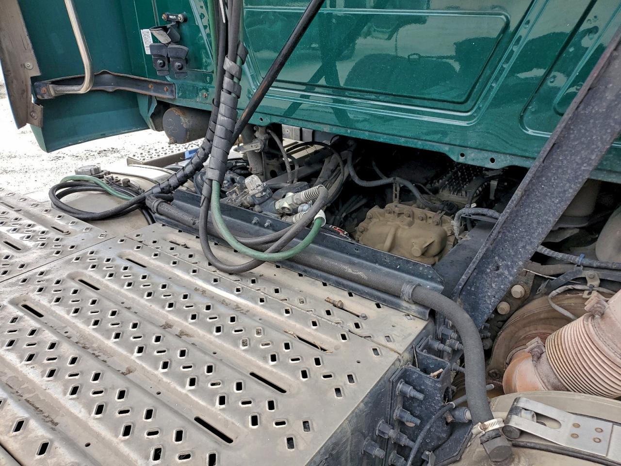 Lot #3302766342 2018 MACK CXU613