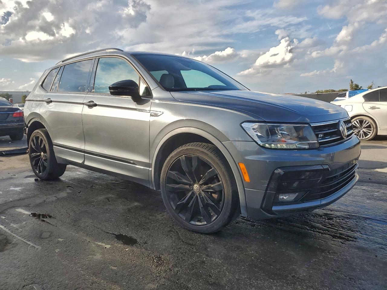 VOLKSWAGEN TIGUAN SE