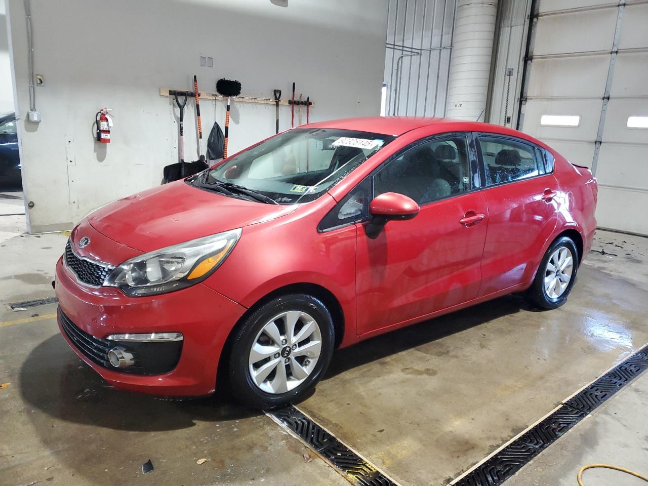 Lot #3301962433 2016 KIA RIO EX